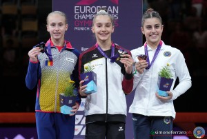 podium ph simone ferraro sfa02422 copia1